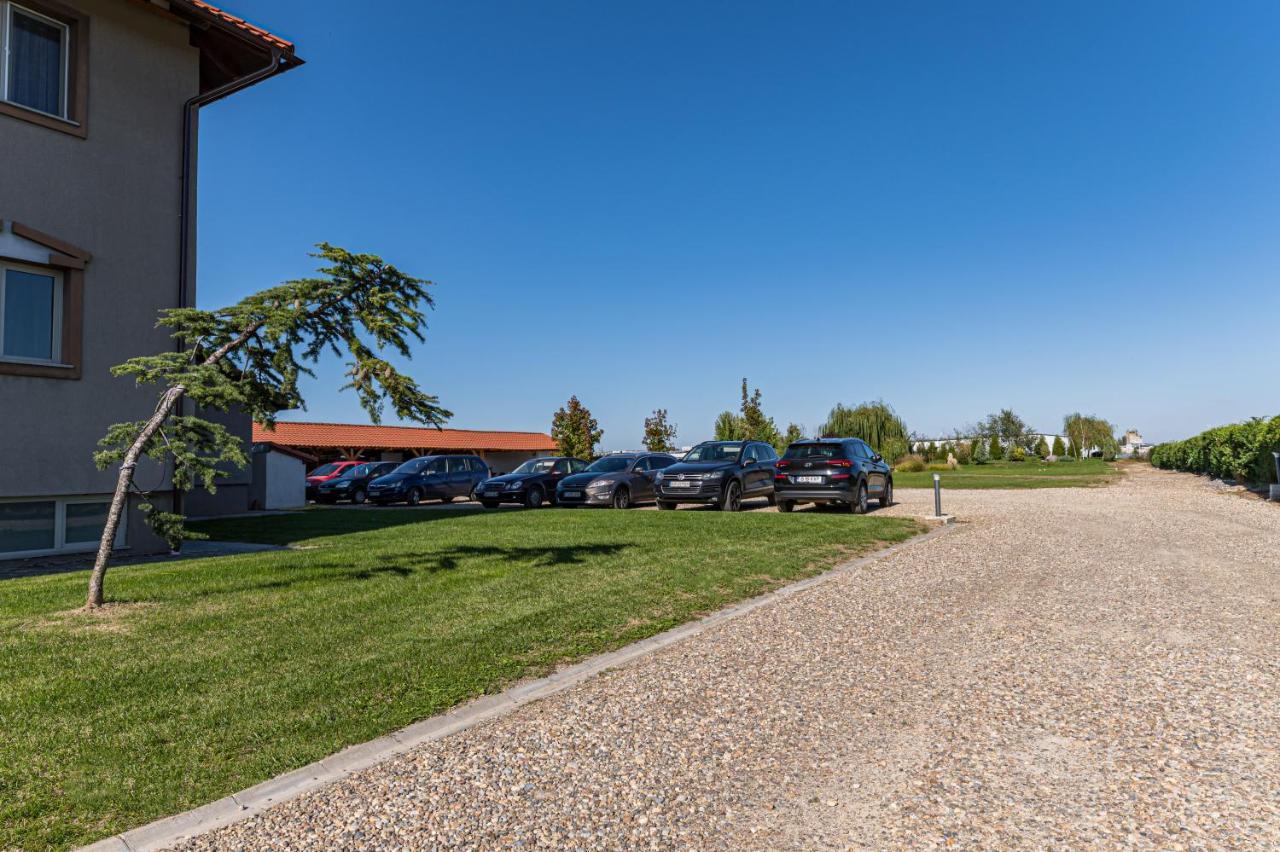 Stejarii Resort Ineu  Εξωτερικό φωτογραφία