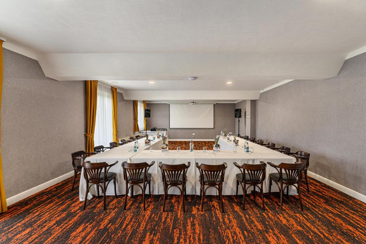 Stejarii Resort Ineu  Εξωτερικό φωτογραφία