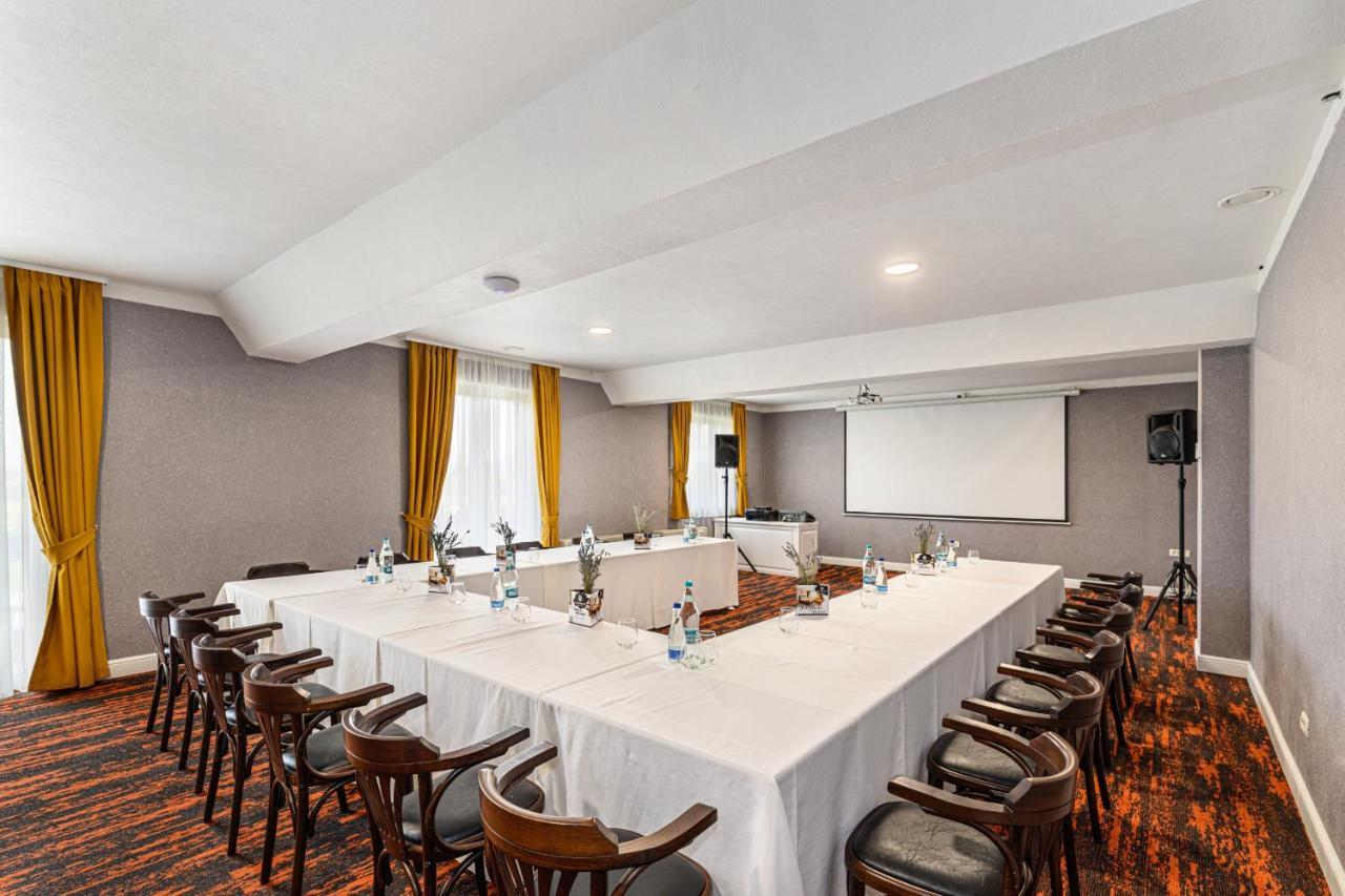 Stejarii Resort Ineu  Εξωτερικό φωτογραφία