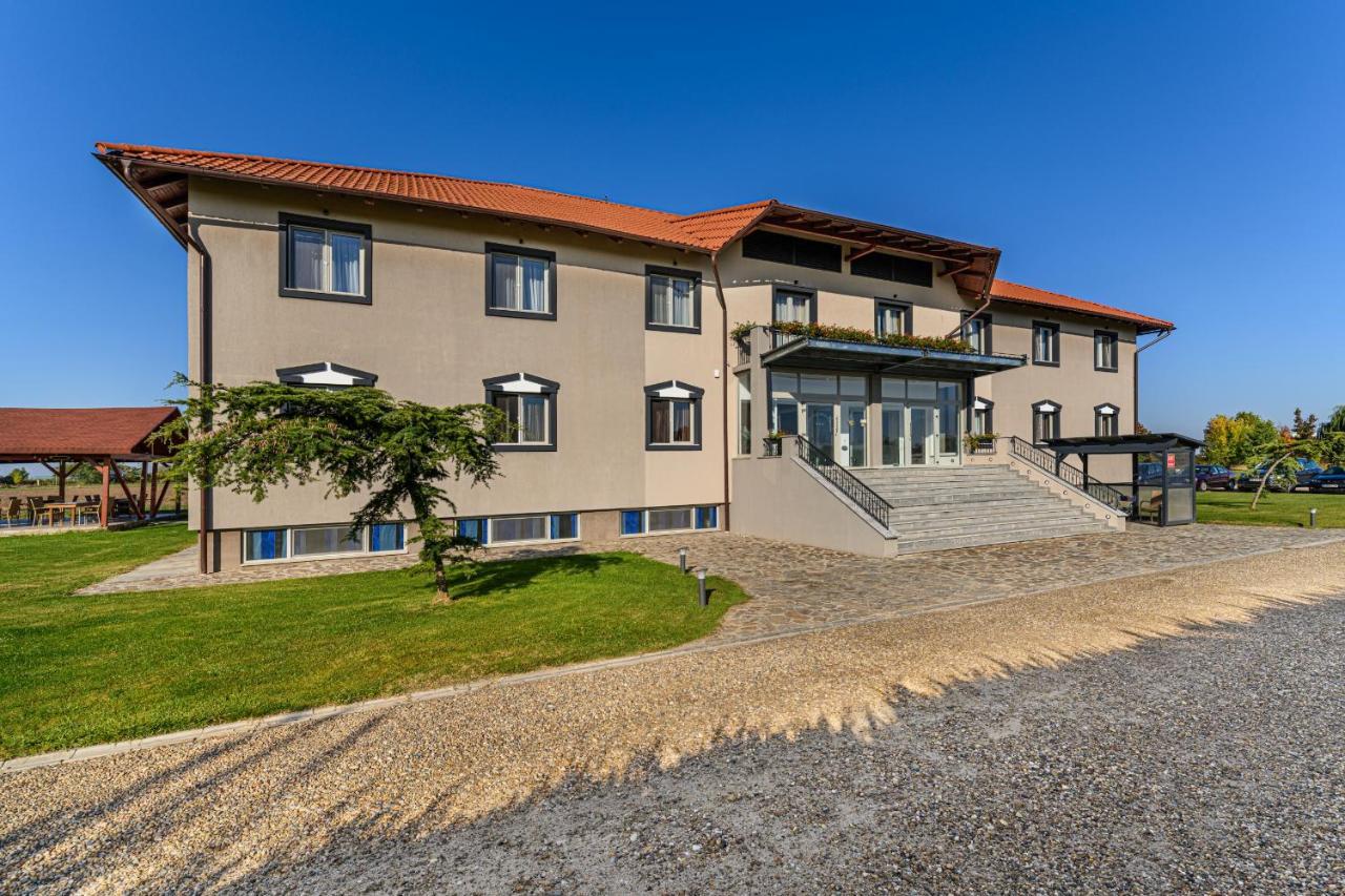 Stejarii Resort Ineu  Εξωτερικό φωτογραφία