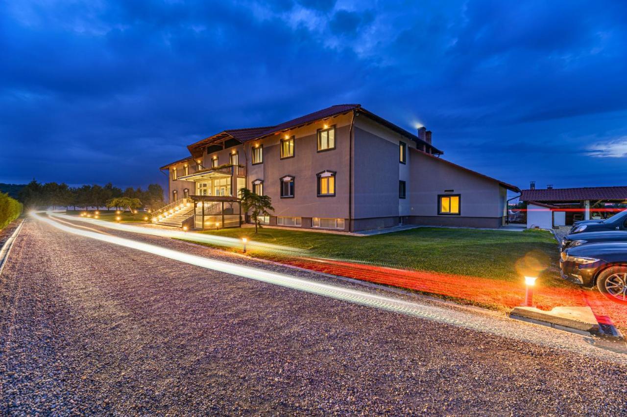 Stejarii Resort Ineu  Εξωτερικό φωτογραφία