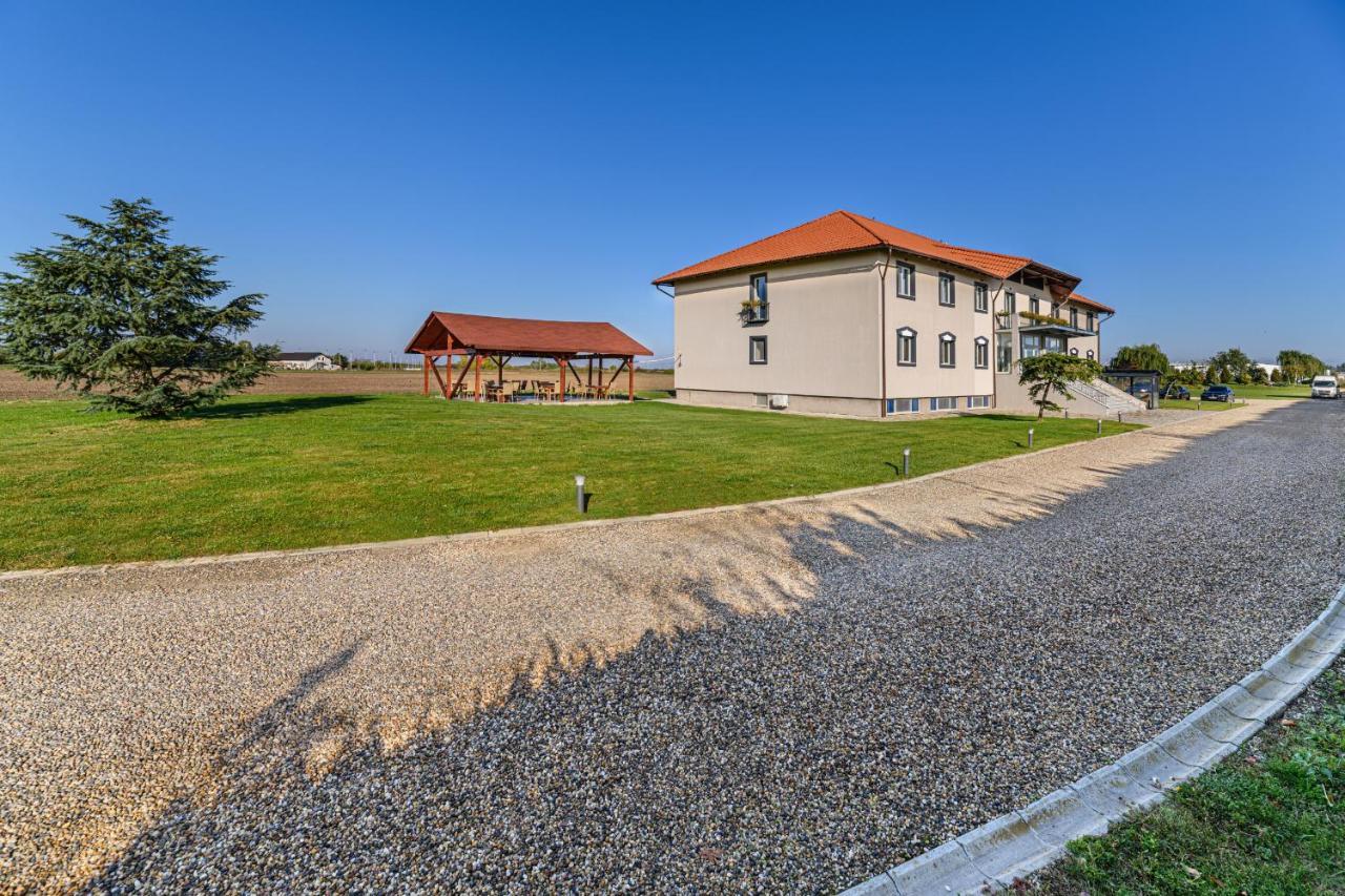 Stejarii Resort Ineu  Εξωτερικό φωτογραφία